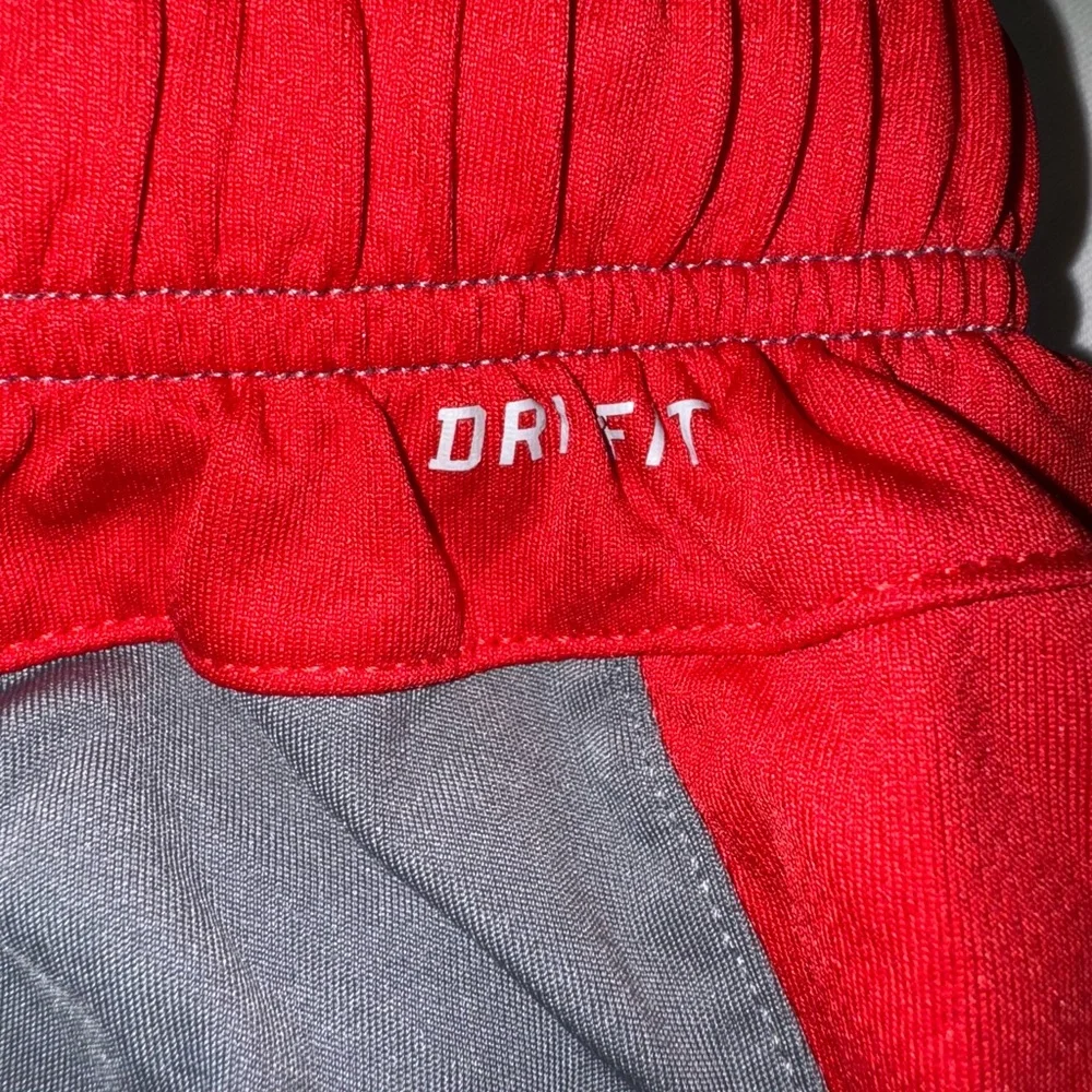 Nike Boys Dri-FIT Basketball Shorts Grey Red Size Large L